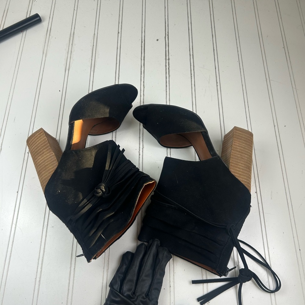 Dolce by Mojo Moxy Black Suede Peep Toe Ankle Tassel Block Heels Women Size 8.5 - Picture 11 of 12